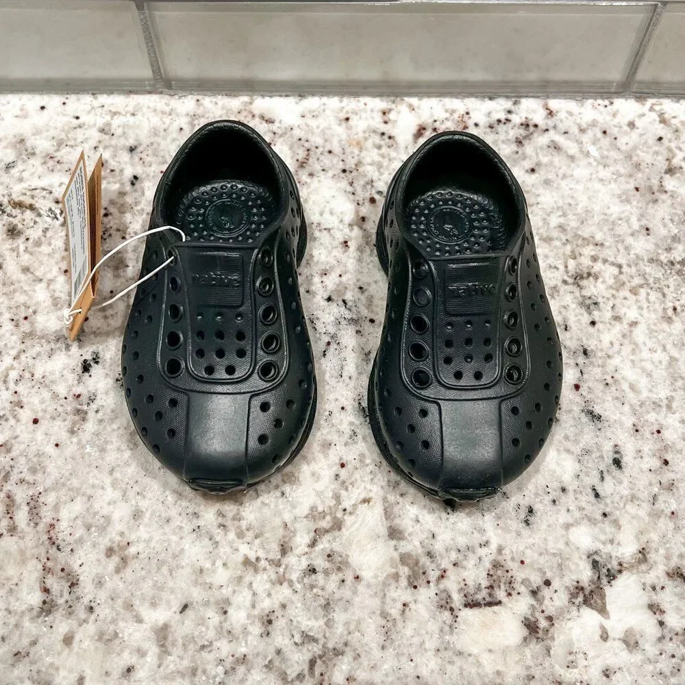 New in Box! Native BlackRobbie Sugarlite Slip On Shoes Size 4
